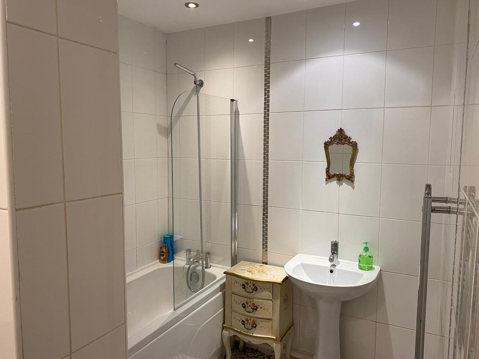 Quirky Town Centre Apartment With River Terrace Маклсфилд Экстерьер фото