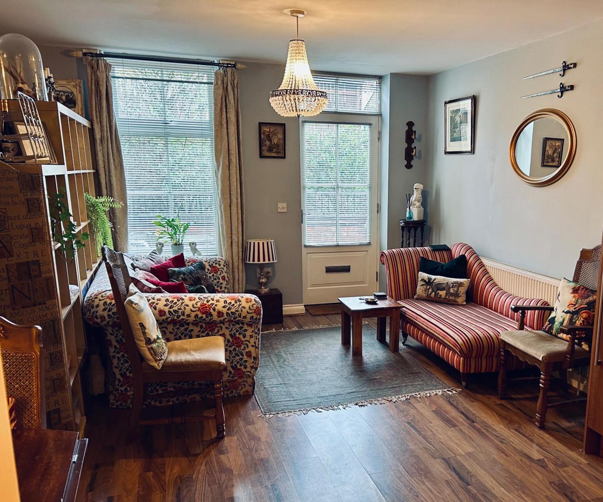 Quirky Town Centre Apartment With River Terrace Маклсфилд Экстерьер фото